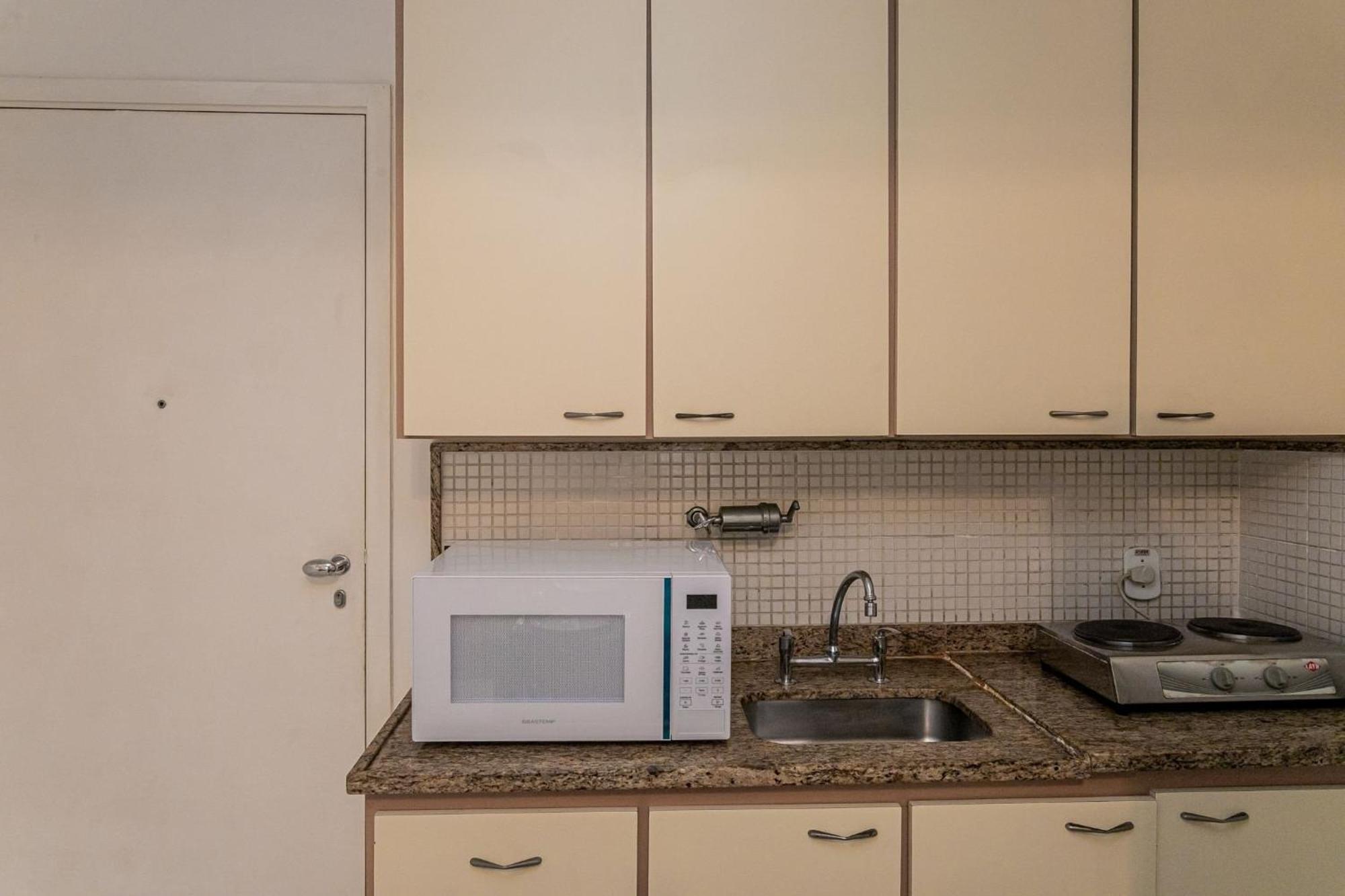 Apartemen Predio Com Servicos Ao Lado Da De Copacabana