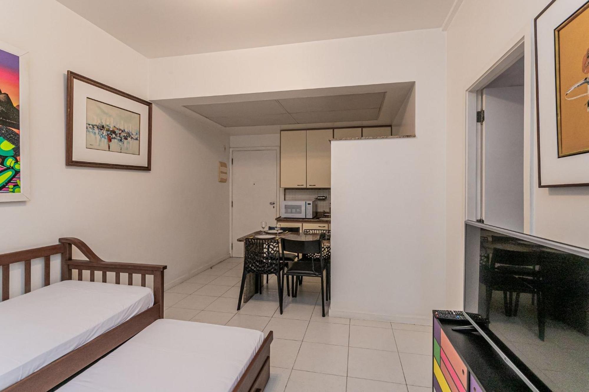 Apartemen Predio Com Servicos Ao Lado Da De Copacabana